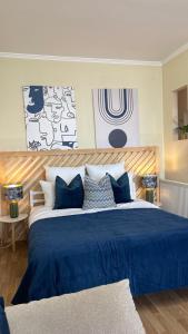 Затишна красива студія в новобудові з балконом