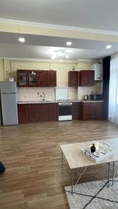 Затишна красива студія в новобудові з балконом