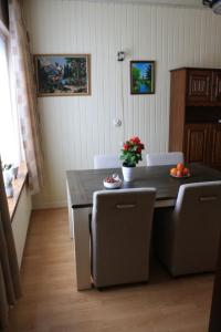 3-bedroom home, walking distance to train station
