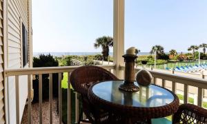 Ocean Views l 2BR l Private Beach Access