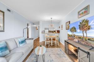 Ocean Views l 2BR l Private Beach Access