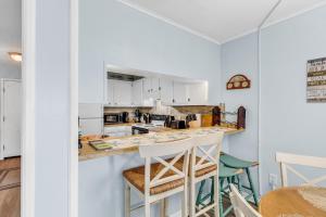 Ocean Views l 2BR l Private Beach Access