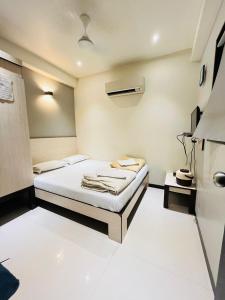 HOTEL MADNI ROYALE (50 Mtrs from Dargaah), Ajmer