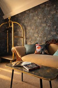 Coed Mawr Hall Bed & Breakfast