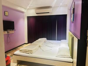 HOTEL MADNI ROYALE (50 Mtrs from Dargaah), Ajmer