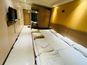 HOTEL MADNI ROYALE (50 Mtrs from Dargaah), Ajmer