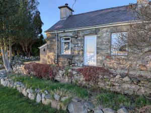 Authentic cottage - wood burner - mountain views