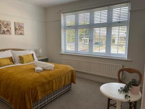 The Golden House, spacious family home, parking, garden
