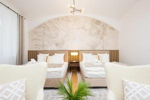 High-End 3 Bedroom Apartment l Free Parking l AC in Every Room l Sleeps 11