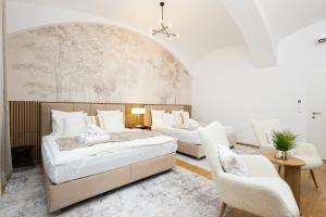 High-End 3 Bedroom Apartment l Free Parking l AC in Every Room l Sleeps 11