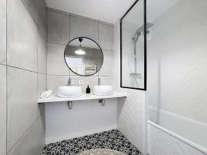 Spacious and quiet apartment near Paris