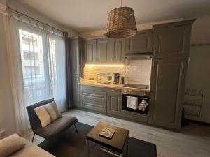 F2 climatisé centre St Raphaël plages 900 m et gare