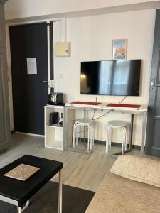 F2 climatisé centre St Raphaël plages 900 m et gare