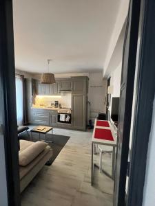 F2 climatisé centre St Raphaël plages 900 m et gare