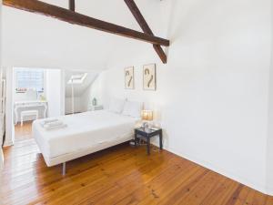 Bright 2BR Alfama Apartment w AC | By Airnest