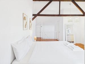 Bright 2BR Alfama Apartment w AC | By Airnest