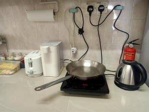 Cozy Master Room at Suria Kipark Damansara Apartment Homestay Sleeps 3 with Fully Equipped Kitchen and Laundry