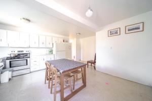 2 Beds, new renovated, 20 mins driving to DT