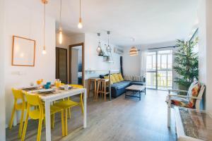 Sunny apartment next to the Beach ZE1