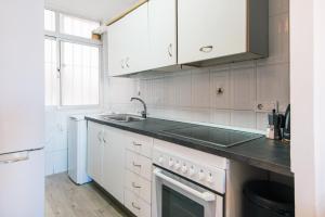 Sunny apartment next to the Beach ZE1