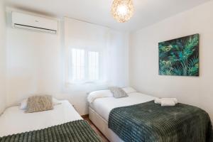 Sunny apartment next to the Beach ZE1