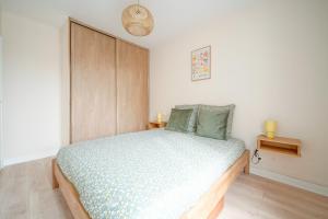 So Pop 10 min to metro lines 13 and 14