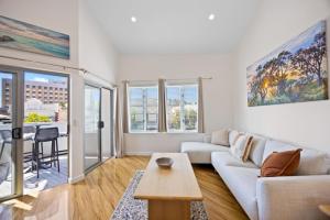 The Lookout, Modern Fremantle Apartment with View