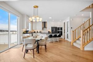 Large Detatched Luxury House with Massage, Poker Table And More