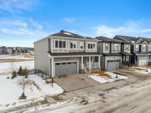 Large Detatched Luxury House with Massage, Poker Table And More