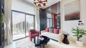 Vacationer Holiday Homes l Luxe 1 Bed l Prime Location l City Views