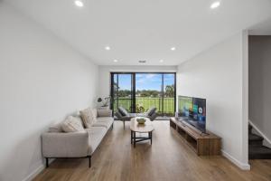 Tranquil Hills 3BR 2BATH Retreat Home