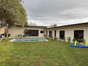 House in Ica with pool, grill and large garden
