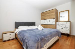 NP City Center Apartment with River View