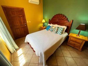 Comfortable Beachfront Condo Las Palmas II 11 B