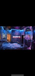 Le Majestic Spa Loveroom Jacuzzi et hammam
