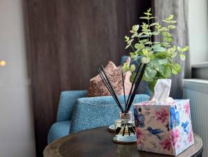 2 Private Ensuite Rooms Shared with Friendly Host