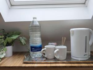 2 Private Ensuite Rooms Shared with Friendly Host