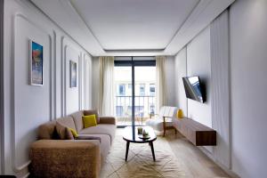 Modern Apartment Casablanca Quartier des Princesses 1BR Balcony Parking - Hug