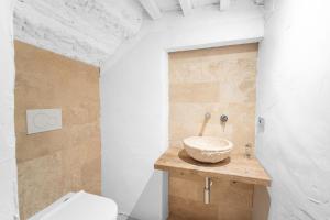 Garibaldi Art Apartment