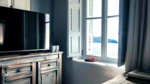 Monsora guesthouse for 10 guests in Fira