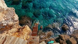 Monsora guesthouse for 10 guests in Fira