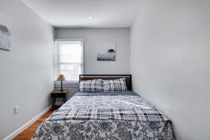 2BR Apt Near EWR & NYC • Workspace + Parking