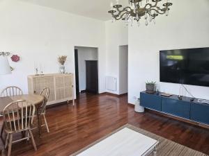 Magnifique appartement lumineux dans château avec piscine