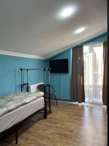 Cozy Second Floor with Yard , კომფორტული მეორე სართული ეზოთი