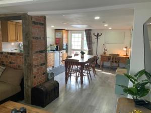 woodpecker cottage at frog trotters cottages