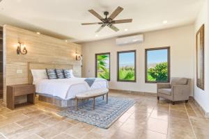 Villas Palm Oasis including Rooftop Pickleball Pool Beach Concierge 24 7