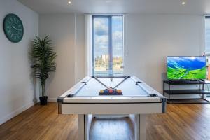 Manchester City Centre apartment, Pool table