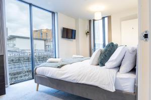Manchester City Centre apartment, Pool table