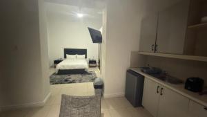 Sea Point Studio Apartment- Walk to Beach & Promenade