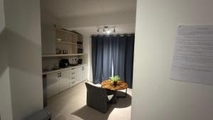 Sea Point Studio Apartment- Walk to Beach & Promenade